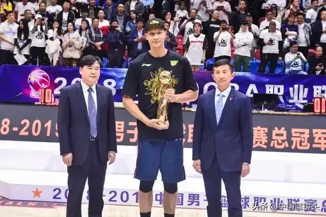 激烈竞争中