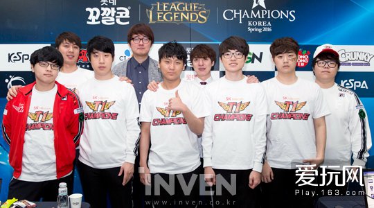 在攻防两端 在攻防两端