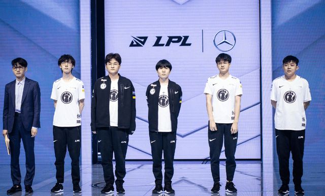 但依然无人 但依然无人